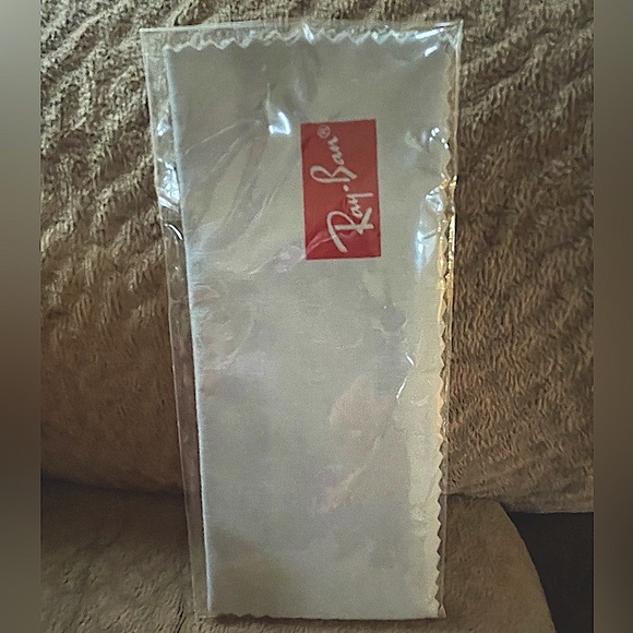 Glasses Cleaning Cloth — Ray-Ban, Grey - Picture 1 of 4